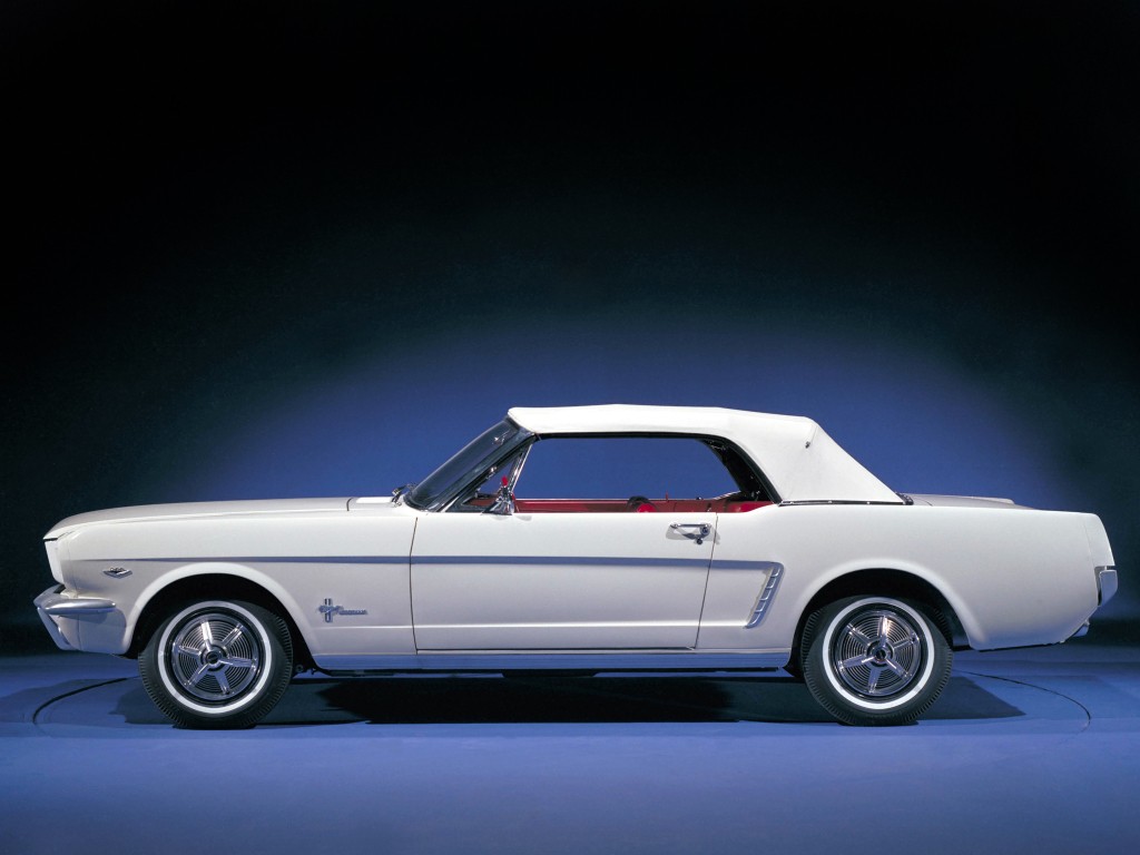 Ford Mustang Convertible photo 10
