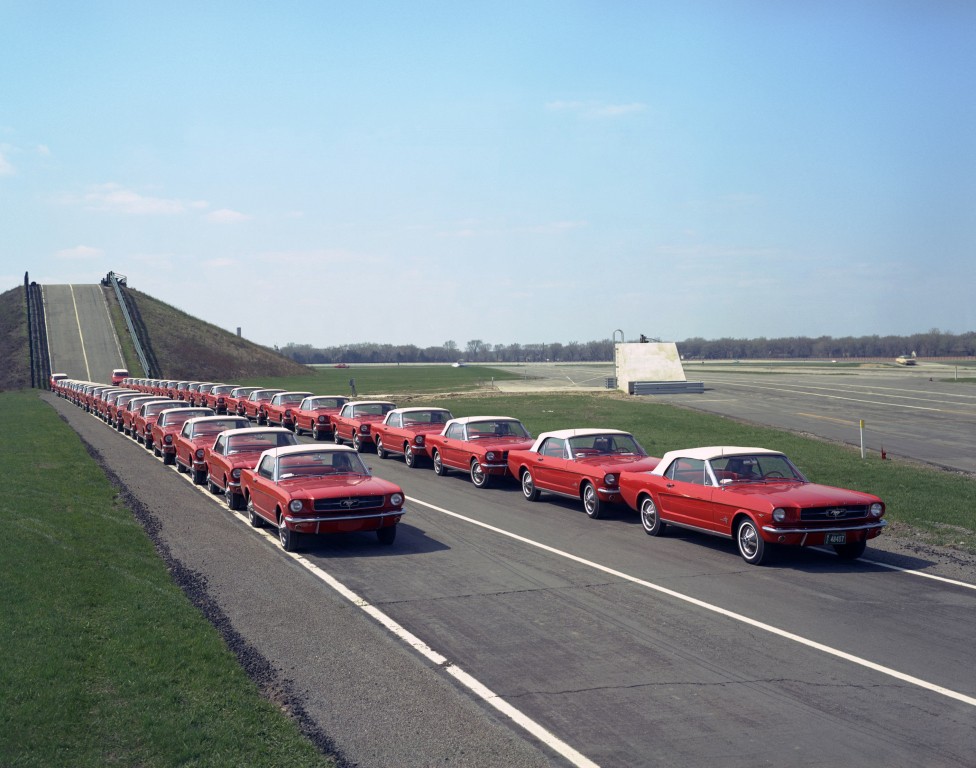 Ford Mustang Convertible photo 14