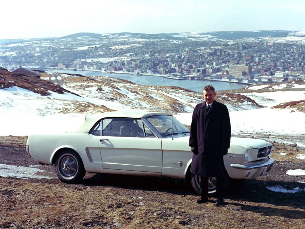 Ford Mustang Convertible photo 15