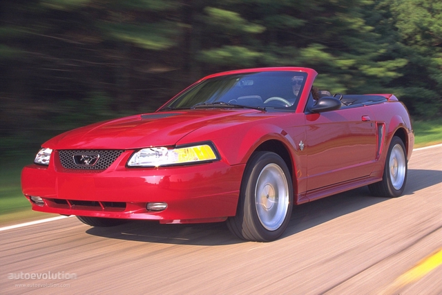 Ford Mustang Convertible photo 1