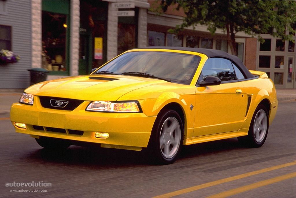 Ford Mustang Convertible photo 4