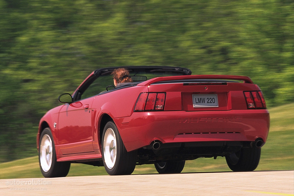 Ford Mustang Convertible photo 5
