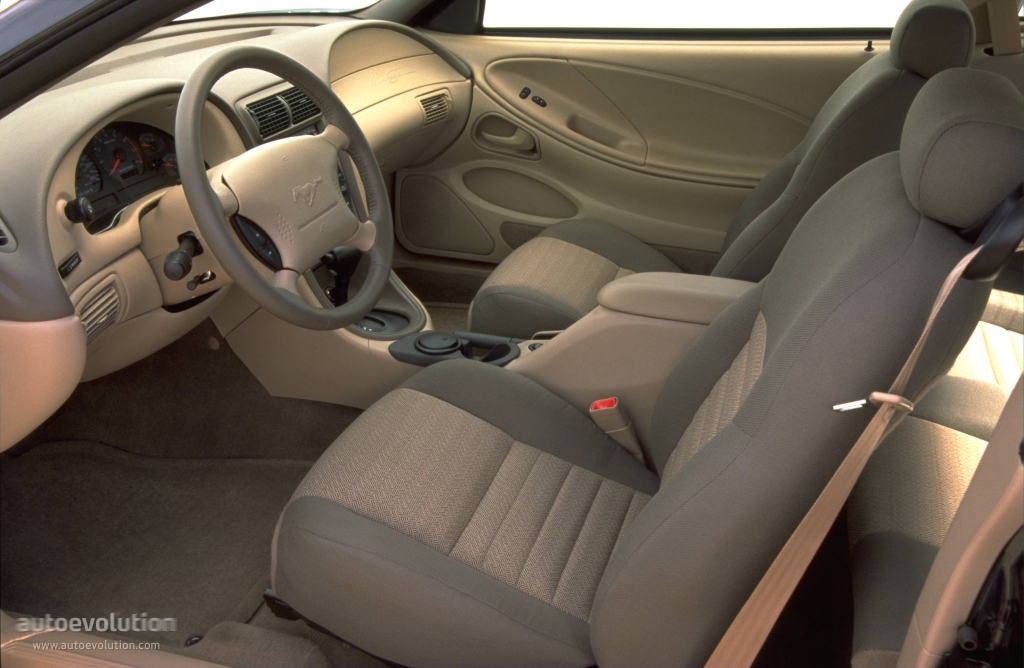 Ford Mustang Convertible photo 9