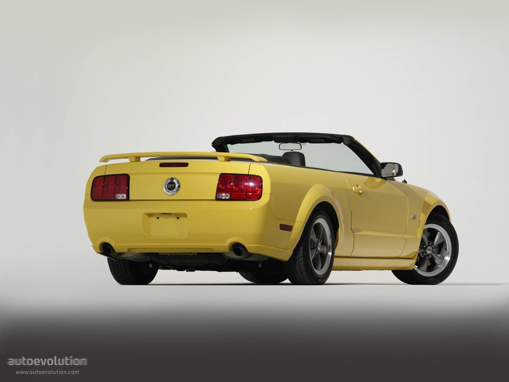 Ford Mustang Convertible photo 7