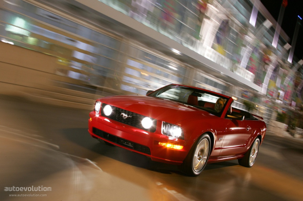Ford Mustang Convertible photo 8