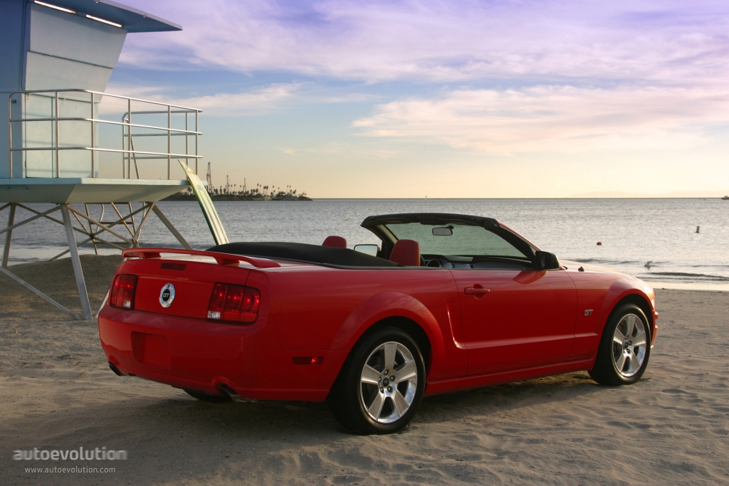 Ford Mustang Convertible photo 5