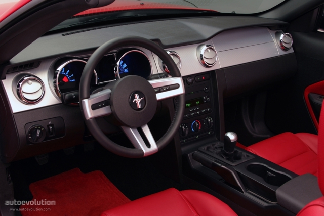 Ford Mustang Convertible photo 13