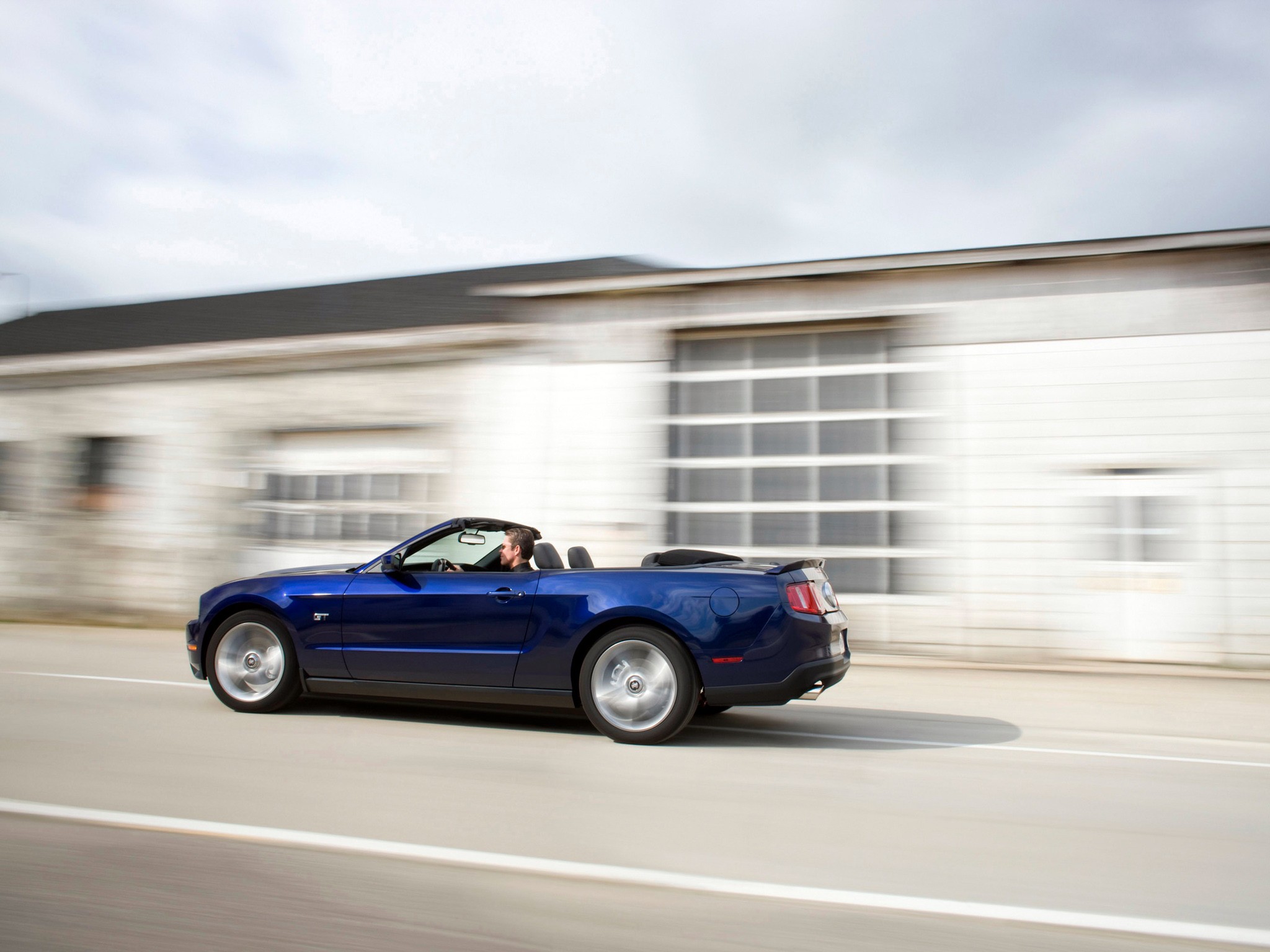 Ford Mustang Convertible photo 9