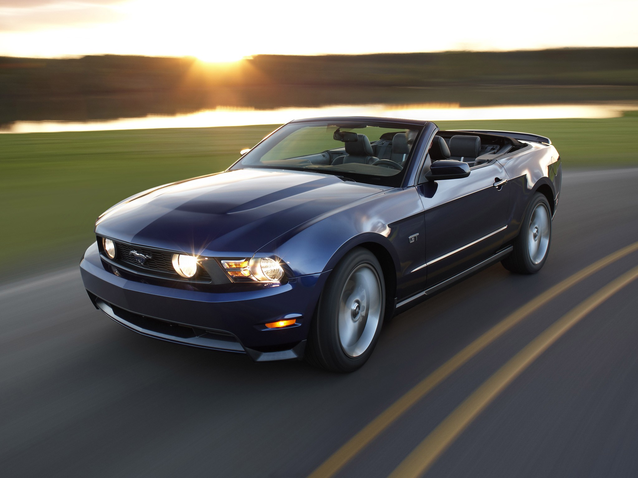 Ford Mustang Convertible photo 10