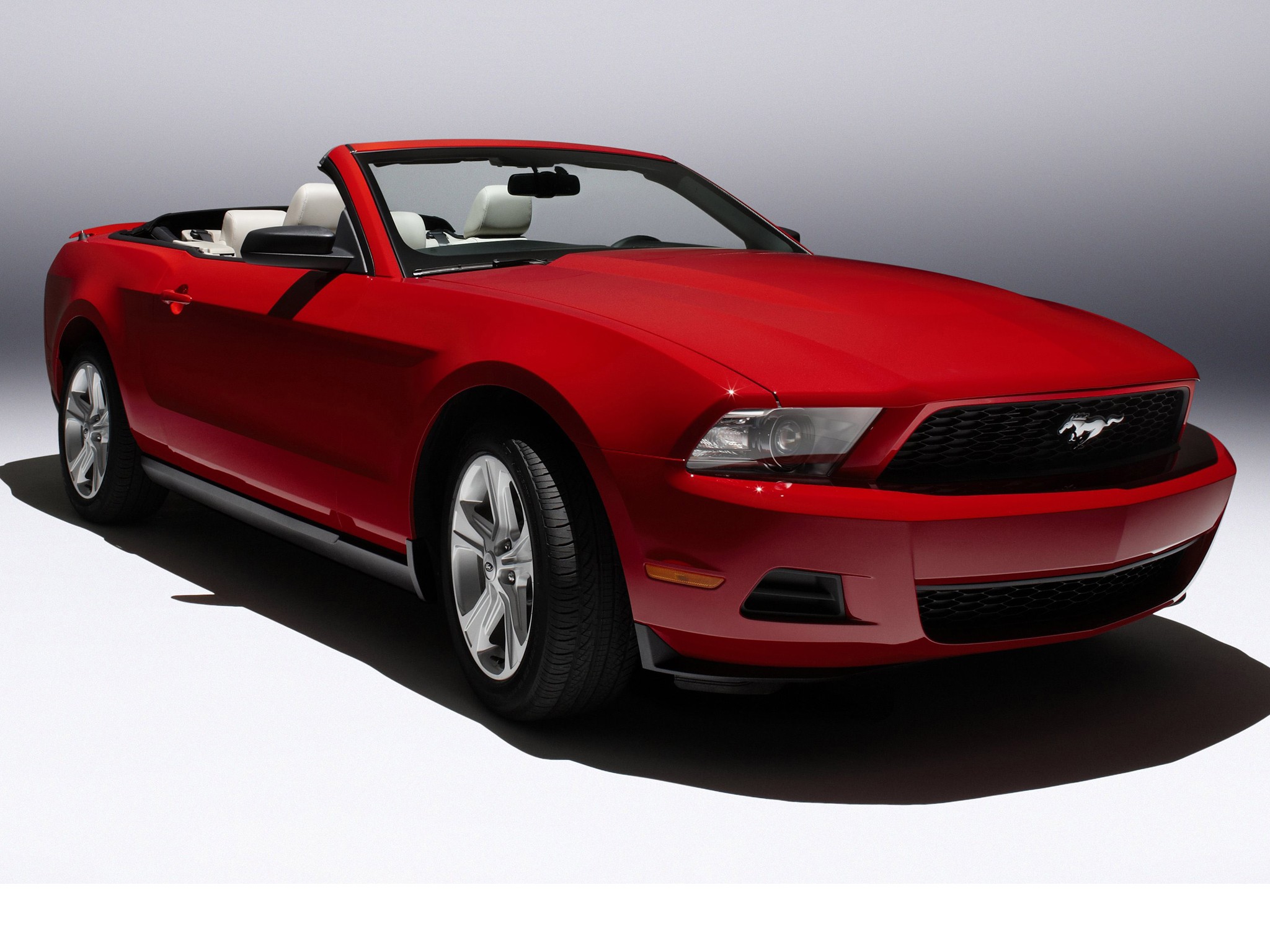 Ford Mustang Convertible photo 12