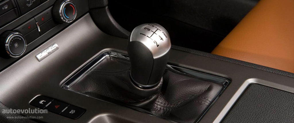 Ford Mustang Convertible photo 18