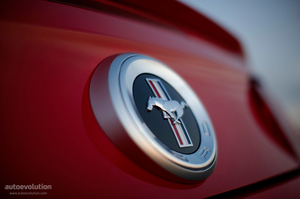 Ford Mustang Convertible photo 4