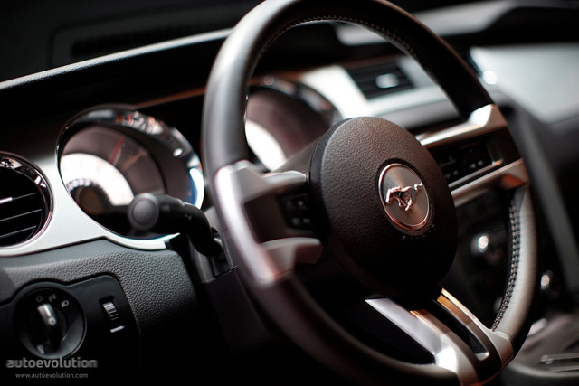 Ford Mustang Convertible photo 21