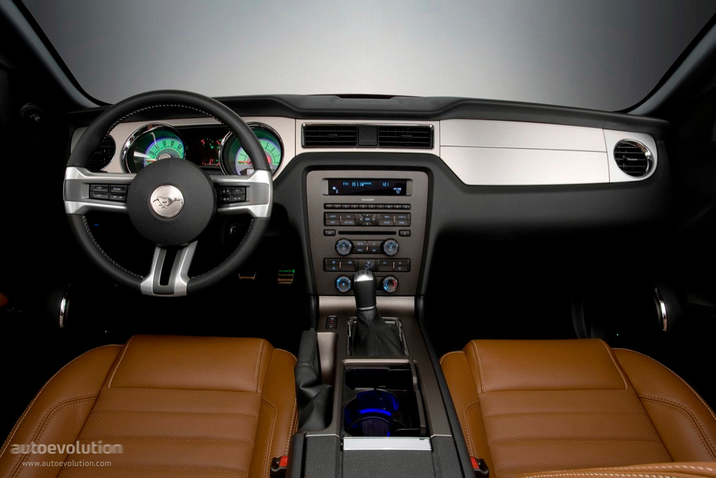 Ford Mustang Convertible photo 23