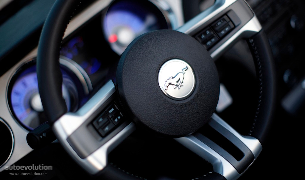 Ford Mustang Convertible photo 25