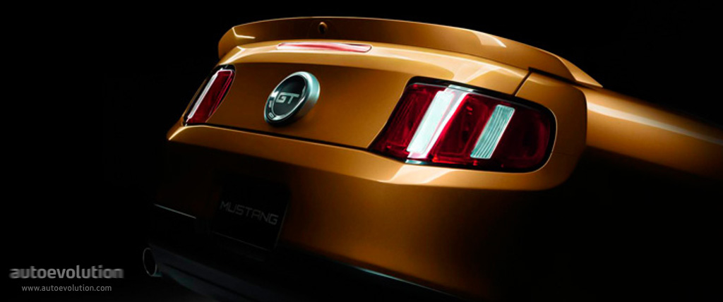 Ford Mustang Convertible photo 3