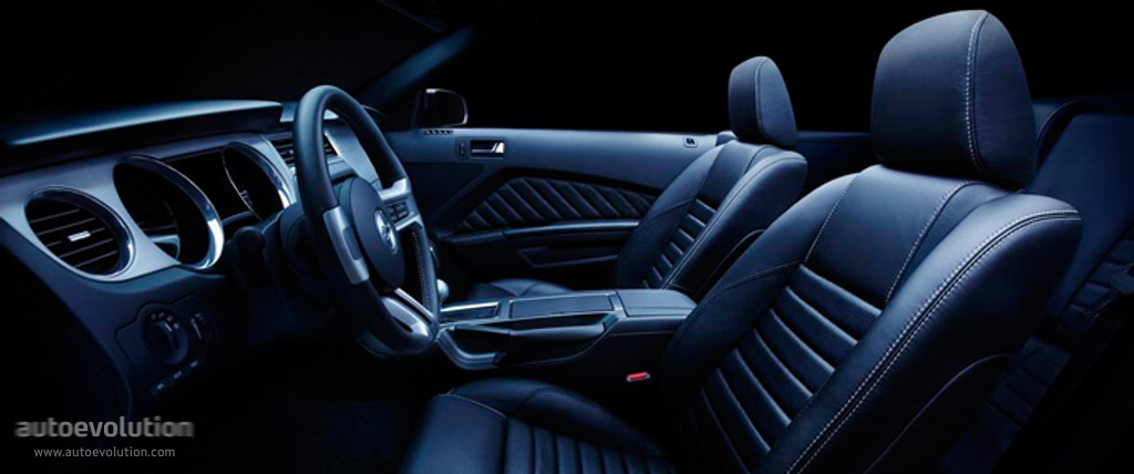 Ford Mustang Convertible photo 16