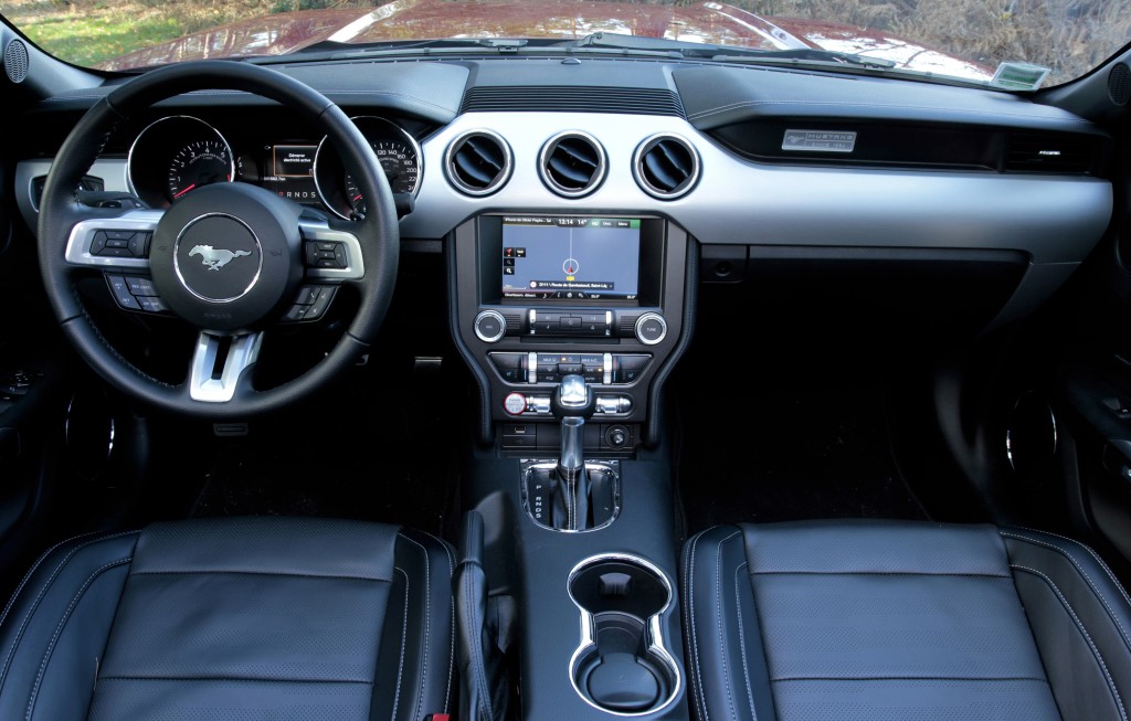 Ford Mustang Convertible photo 40