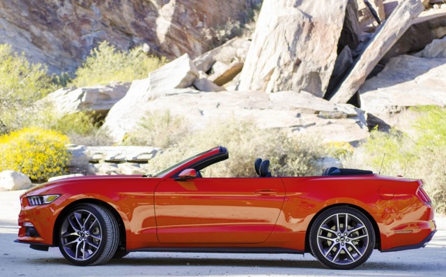 Ford Mustang Convertible foto 5
