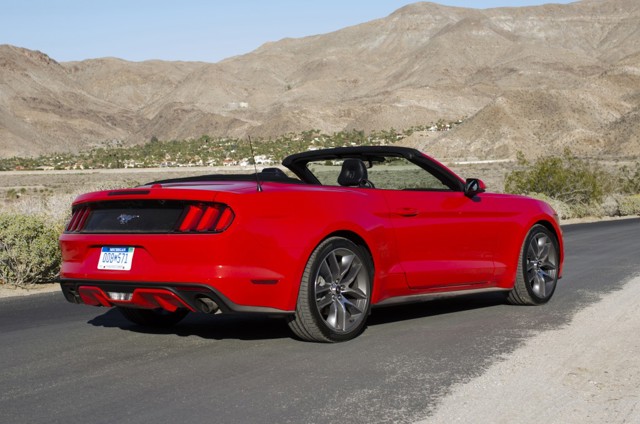 Ford Mustang Convertible foto 8