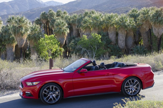 Ford Mustang Convertible foto 10