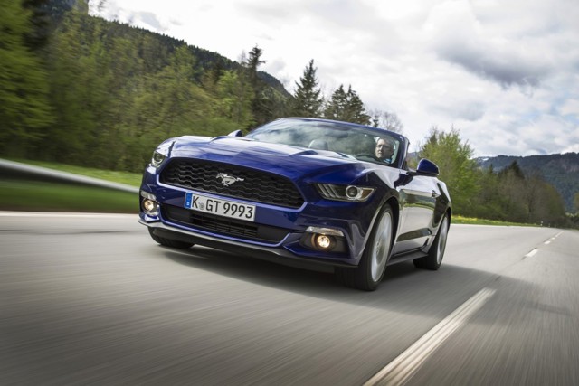 Ford Mustang Convertible foto 11