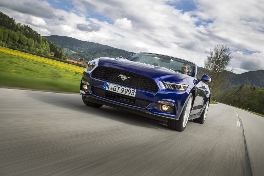 Ford Mustang Convertible photo 12