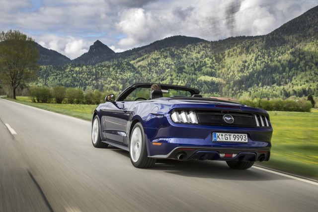 Ford Mustang Convertible foto 14