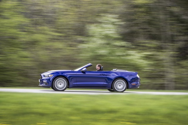Ford Mustang Convertible foto 15