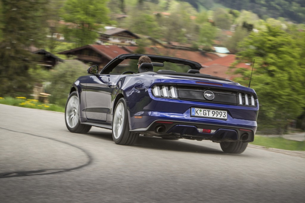 Ford Mustang Convertible photo 16