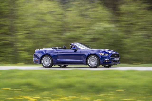 Ford Mustang Convertible foto 17