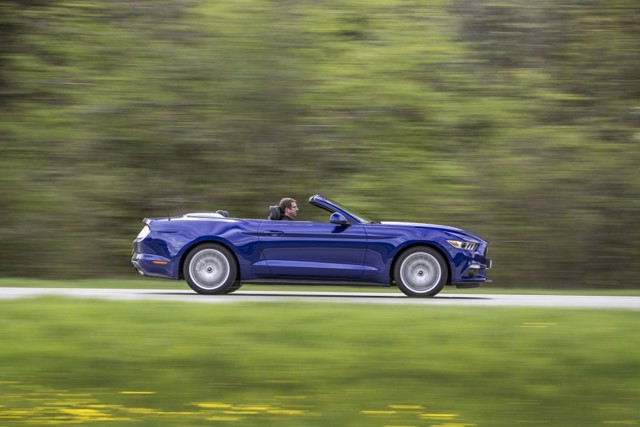 Ford Mustang Convertible foto 19