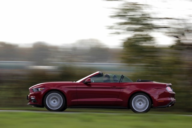 Ford Mustang Convertible foto 20