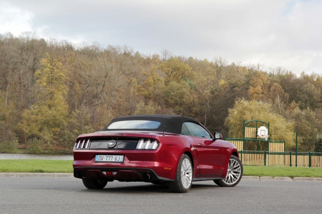Ford Mustang Convertible foto 21