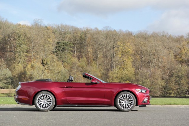 Ford Mustang Convertible foto 22