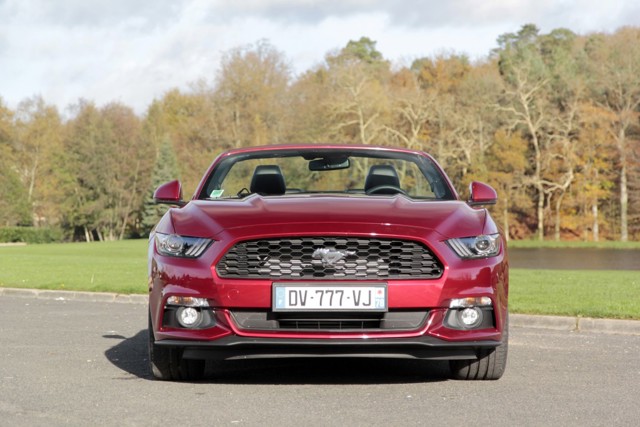 Ford Mustang Convertible foto 23