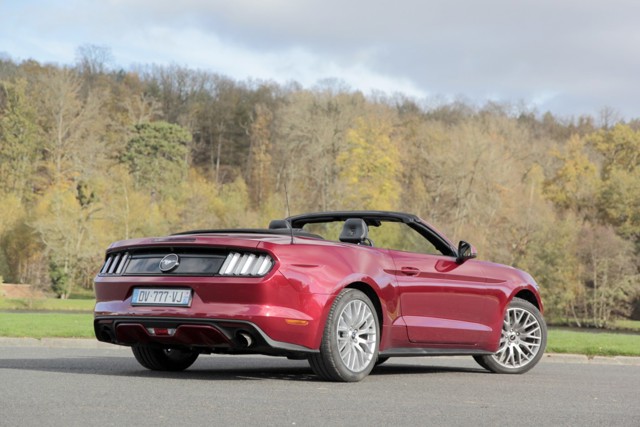 Ford Mustang Convertible foto 25
