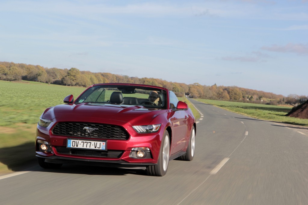Ford Mustang Convertible photo 26