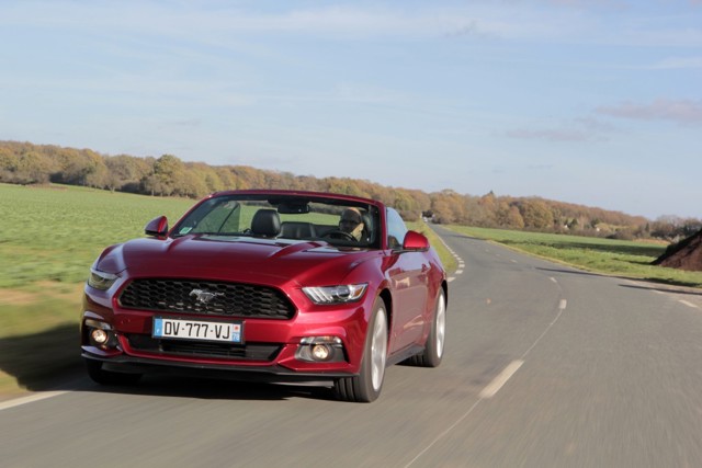 Ford Mustang Convertible foto 26