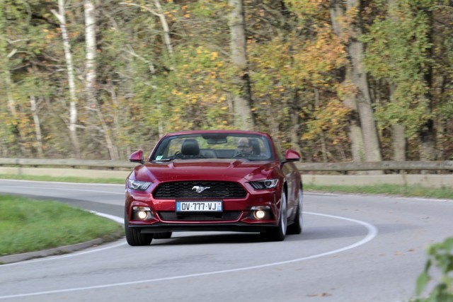 Ford Mustang Convertible foto 27