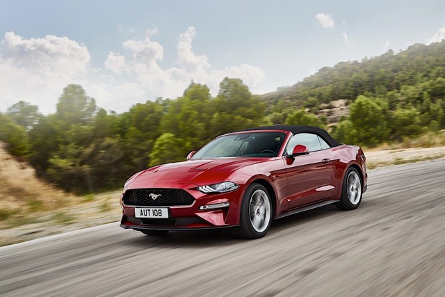 Ford Mustang Convertible photo 21