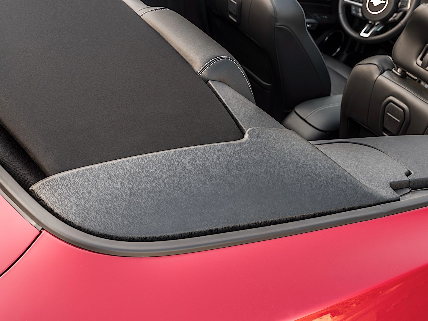 Ford Mustang Convertible photo 25