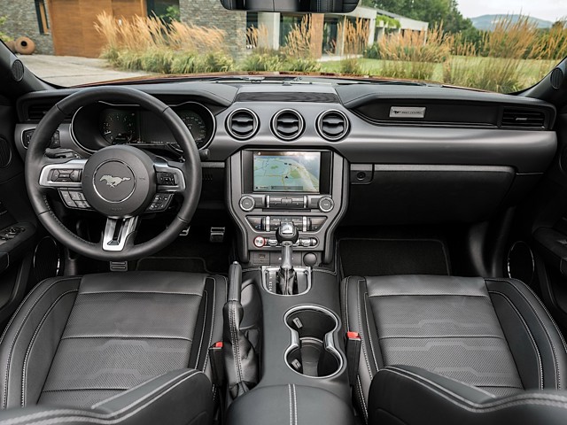 Ford Mustang Convertible photo 27