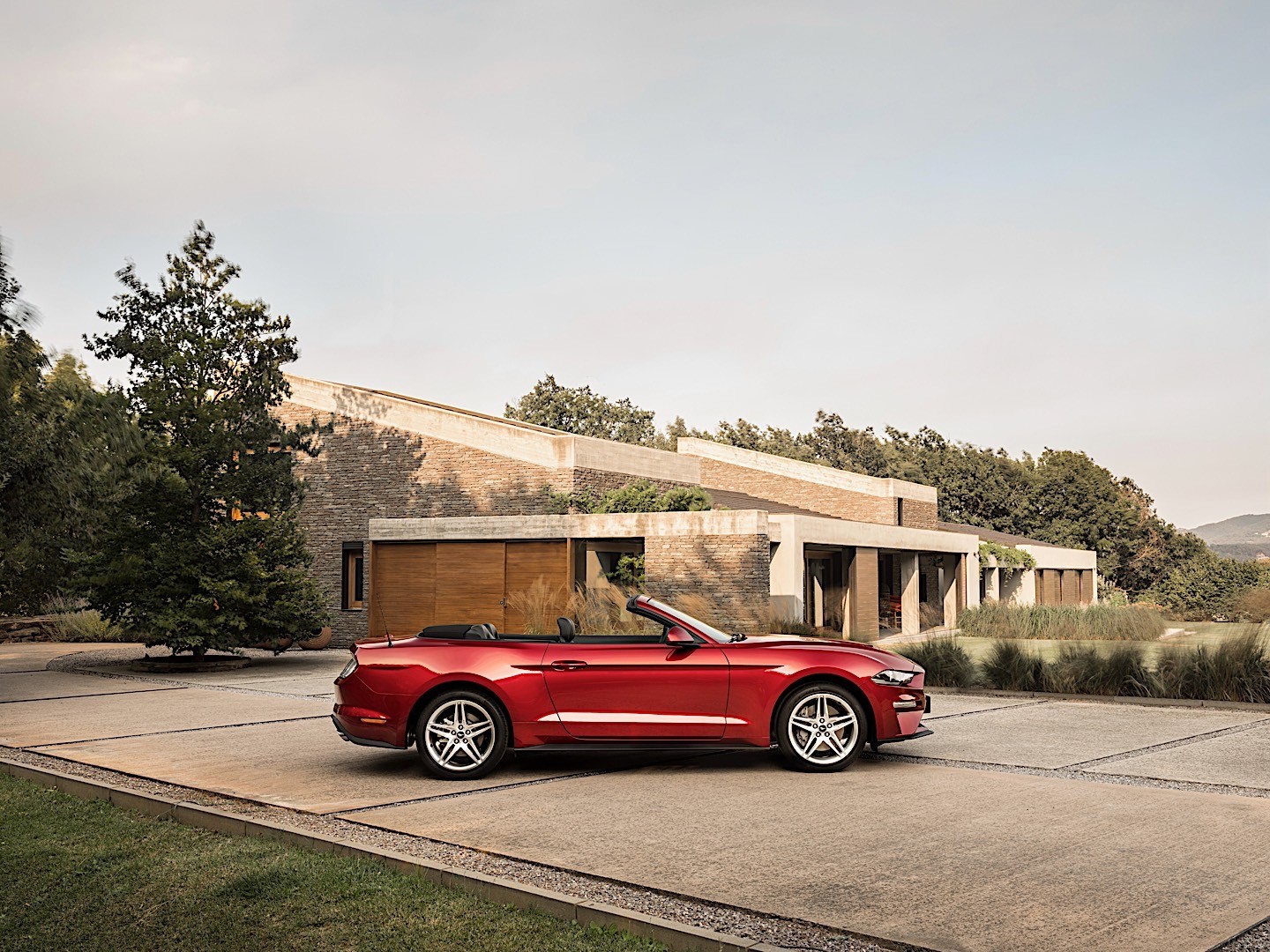 Ford Mustang Convertible photo 3