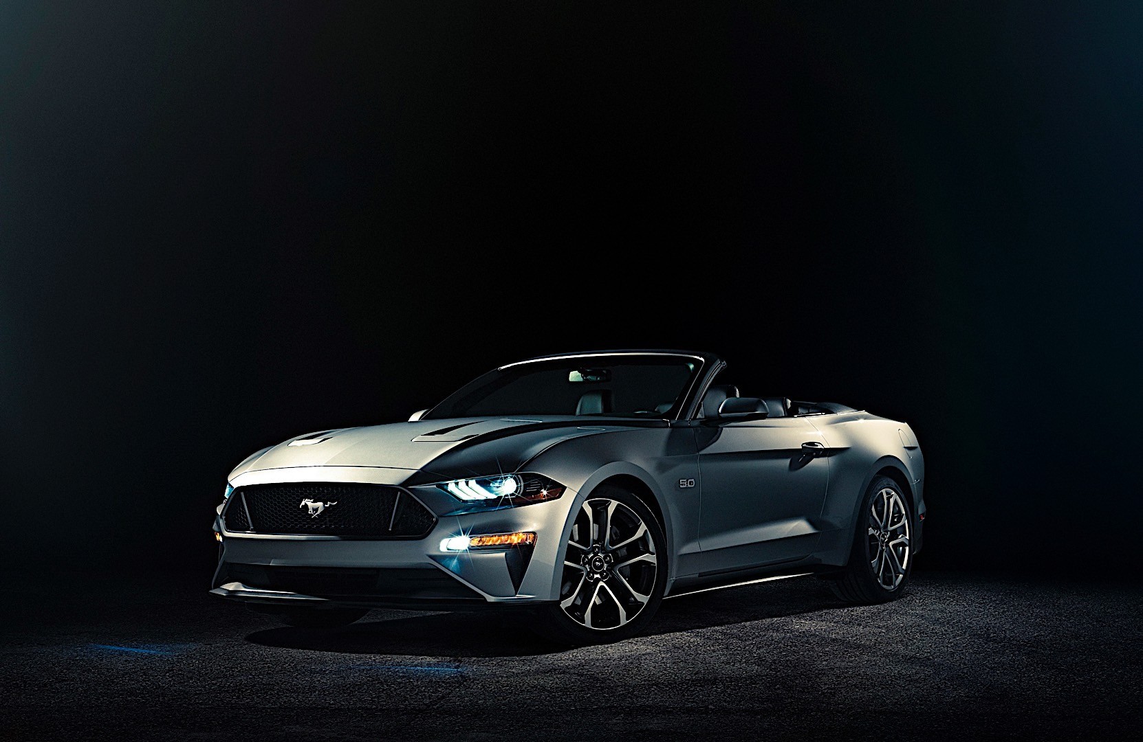 Ford Mustang Convertible photo 4