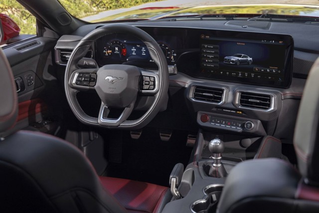 Ford Mustang Convertible photo 8