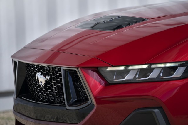Ford Mustang Convertible photo 4
