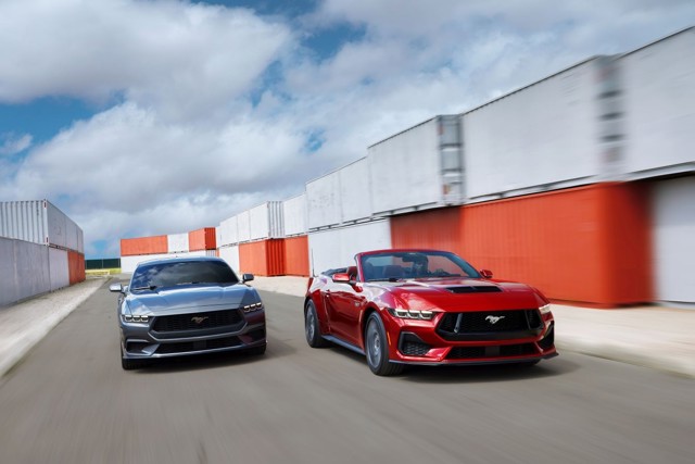 Ford Mustang Convertible photo 5