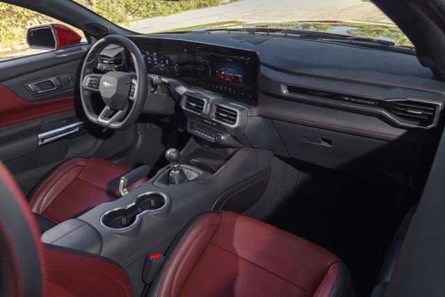 Ford Mustang Convertible photo 11