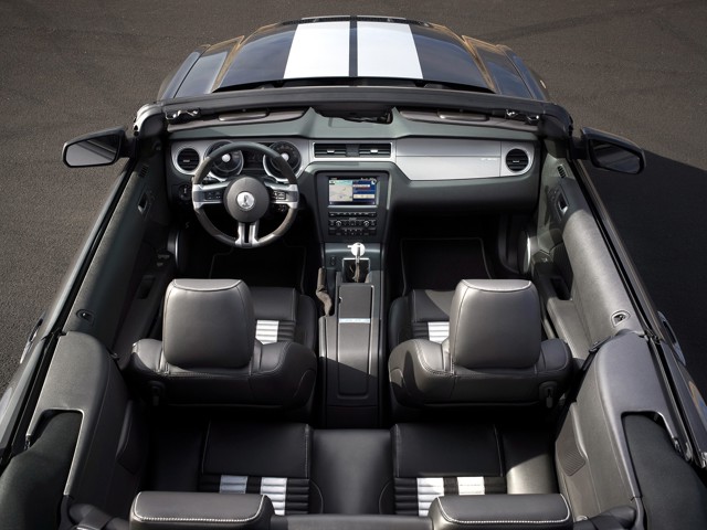 Ford Mustang Convertible photo 22